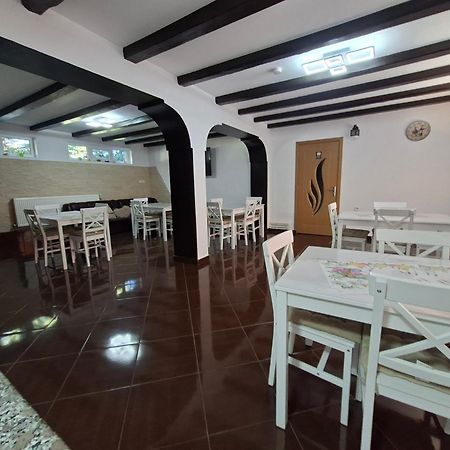 Casa Laur Hotel Manastirea Humorului Ngoại thất bức ảnh