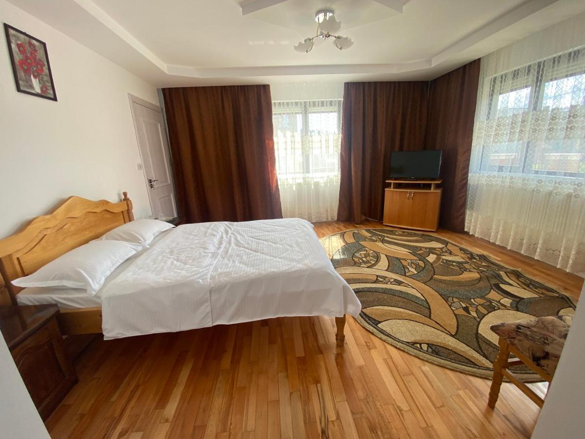 Casa Laur Hotel Manastirea Humorului Ngoại thất bức ảnh