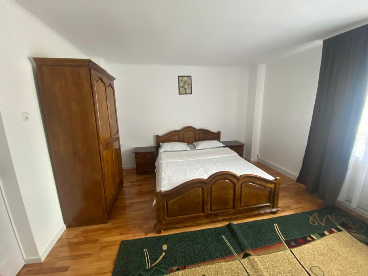 Casa Laur Hotel Manastirea Humorului Ngoại thất bức ảnh
