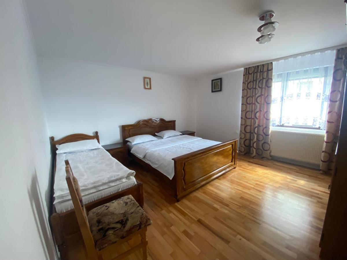 Casa Laur Hotel Manastirea Humorului Ngoại thất bức ảnh