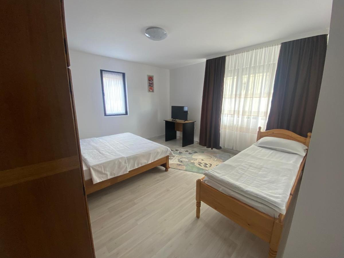 Casa Laur Hotel Manastirea Humorului Ngoại thất bức ảnh